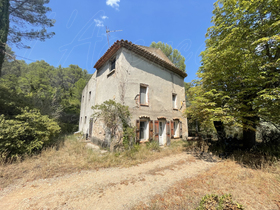 Villa / Proprit  vendre Salernes (83690) : Bastide provenale en pleine nature, au calme absolu et en position dominante.