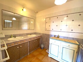 Villa / Propri�t� � vendre Cotignac (83570) : Propri�t� au calme avec vue unique