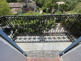 Maison de village � vendre Fox-Amphoux (83670) : Maison de Ma�tre en partie r�nov�e avec appartement ind�pendant et annexes