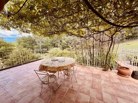 Villa / Propri�t� � vendre Carc�s (83570) : Propri�t� sur plus de 3,6 Ha, avec plusieurs b�tis, vue splendide et calme absolu.