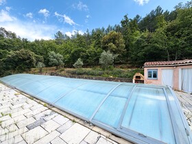 Villa / Propri�t� � vendre Carc�s (83570) : Propri�t� sur plus de 3,6 Ha, avec plusieurs b�tis, vue splendide et calme absolu.