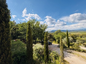 Villa / Propri�t� � vendre Carc�s (83570) : Propri�t� sur plus de 3,6 Ha, avec plusieurs b�tis, vue splendide et calme absolu.