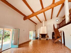 Villa / Propri�t� � vendre Cotignac (83570) : Cotignac, villa de 170 m� � r�nover, beau terrain