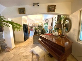 Villa / Propri�t� � vendre Cotignac (83570) : Maison r�cente en position dominante, � pied du village.