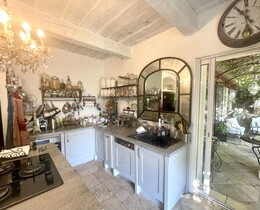 Villa / Propri�t� � vendre Cotignac (83570) : Maison r�cente en position dominante, � pied du village.