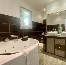 Villa / Propri�t� � vendre Cotignac (83570) : Maison r�cente en position dominante, � pied du village.