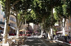 Divers  vendre Cotignac (83570) : Au cur d'un village trs touristique de la Provence Verte, restaurant avec terrasse  dcouvrir.