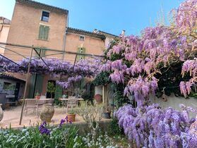 Maison de village � vendre Correns (83570) : Superbe maison de Ma�tre enti�rement r�nov�e, situ�e dans le 1er village bio de France.