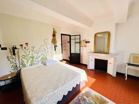 Maison de village � vendre Correns (83570) : Superbe maison de Ma�tre enti�rement r�nov�e, situ�e dans le 1er village bio de France.