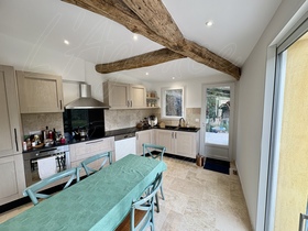 Maison de village � vendre Cotignac (83570) : Bien unique en plein centre du village avec un jardin de 800 m� !