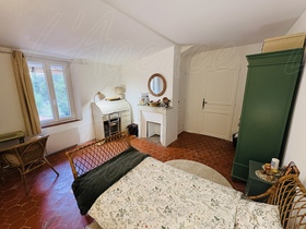 Maison de village � vendre Cotignac (83570) : Bien unique en plein centre du village avec un jardin de 800 m� !