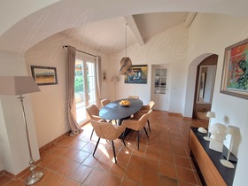 Villa / Propri�t� � vendre Cotignac (83570) : Tr�s belle villa de plein pied, en parfait �tat et sur grand terrain plat